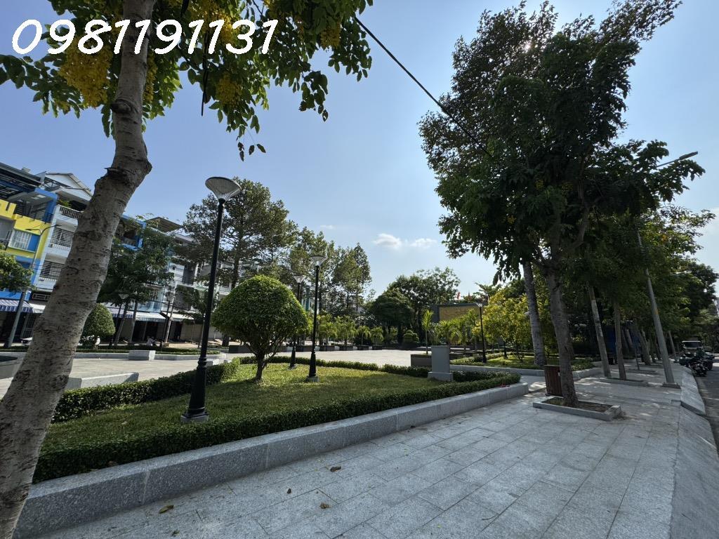 BÁN BIỆT THỰ CỔ ĐIỂN GỖ LIM, 200M², MẶT TIỀN TRẦN VĂN KIỂU, Q6, GIÁ 75 TỶ